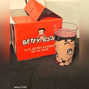 Betty Boop, set of 4 pint glasses